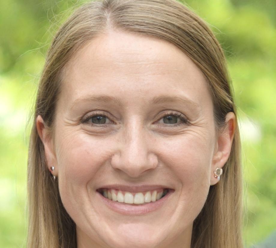 Sarah Mitchell, Lead Financial Educator